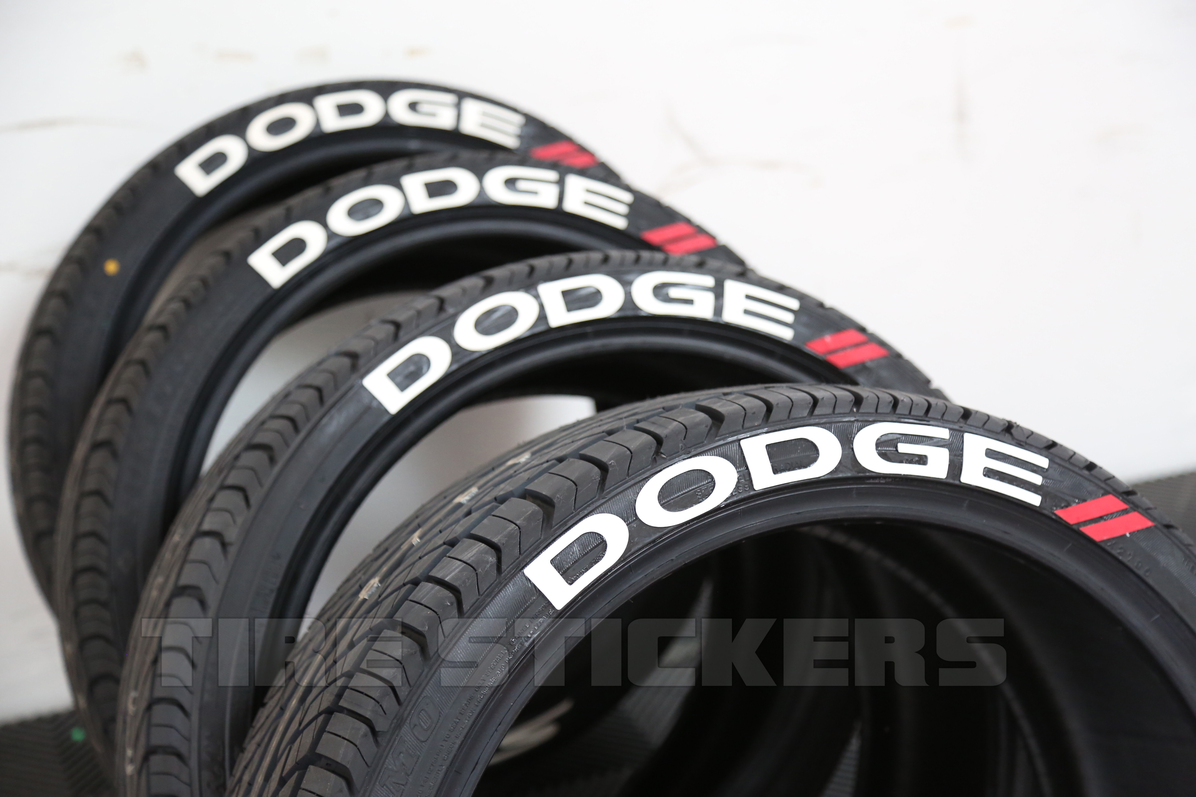 dodge magnum 2007 tire size